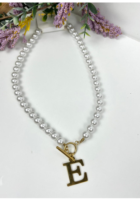 collar perlas y letra