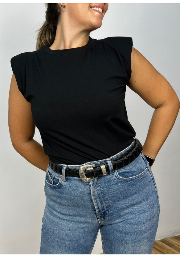 camiseta basica hombreras