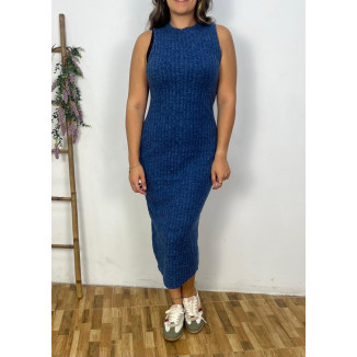 vestido con rebeca azúl