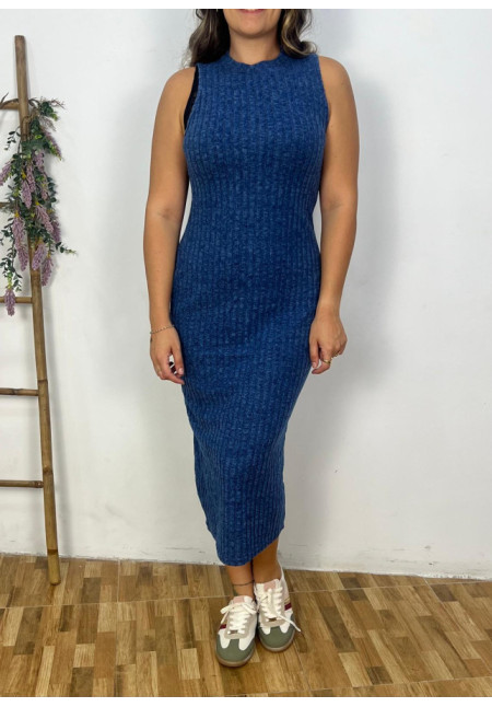 vestido con rebeca azúl