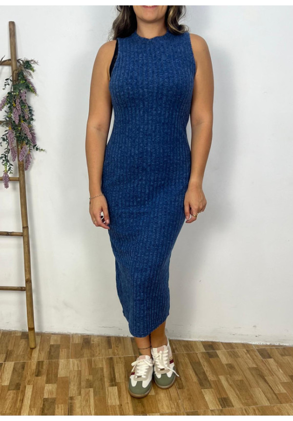 vestido con rebeca azúl