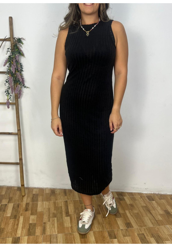 vestido con rebeca negra