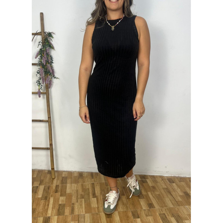 vestido con rebeca negra