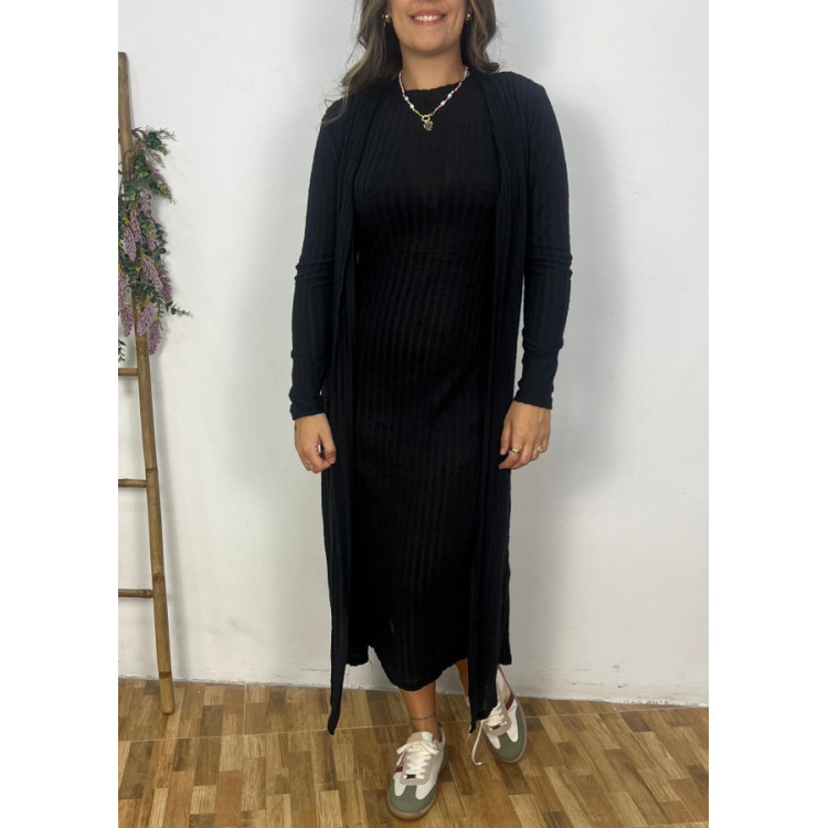 vestido con rebeca negra