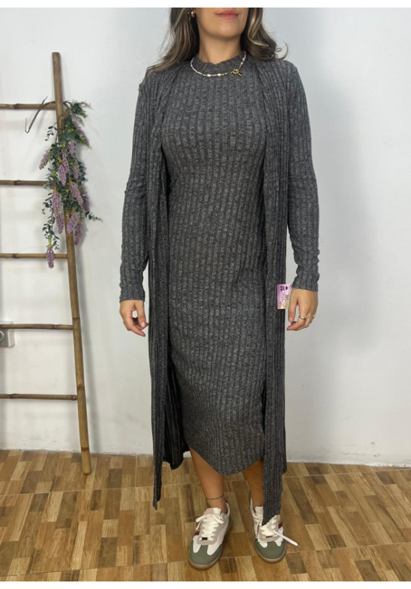 vestido con rebeca gris